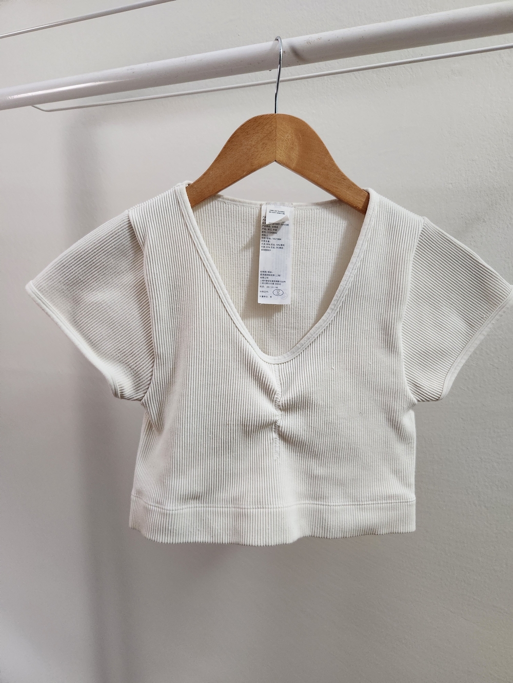 Gilly Hicks Ribbed V-Neck Athleisure Crop Top